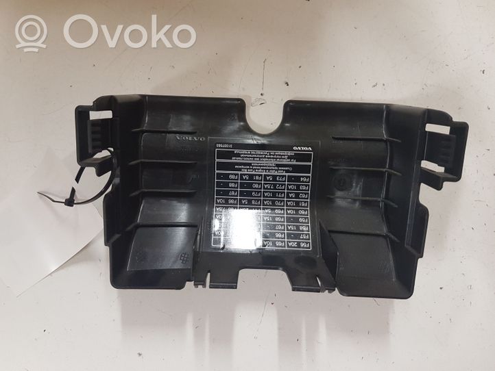 Volvo V40 Dangtelis saugiklių dėžės 30659278