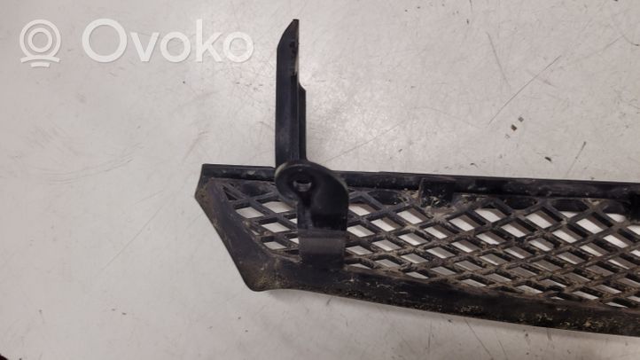 Ford Focus Maskownica / Grill / Atrapa górna chłodnicy 98AB8200C