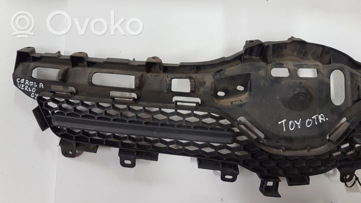 Toyota Corolla Verso AR10 Grille de calandre avant 531110F030