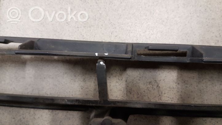 Citroen C5 Etupuskurin alempi jäähdytinsäleikkö 9681052677