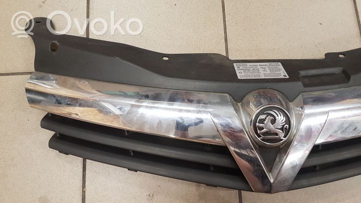 Opel Astra H Grille calandre supérieure de pare-chocs avant 13108466