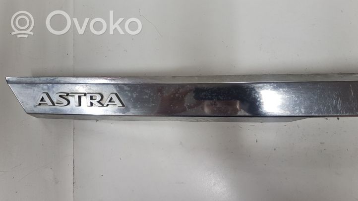 Opel Astra H Poszycie / Tapicerka tylnej klapy bagażnika 461088395