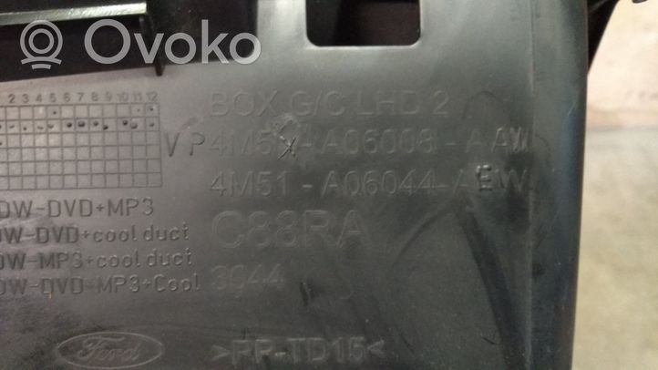 Ford Focus Daiktadėžės (bordačioko) komplektas 4M51A06044