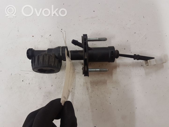 Opel Astra J Clutch master cylinder 55561915