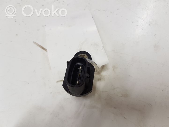 Opel Astra J Czujnik położenia wału korbowego 8973216200