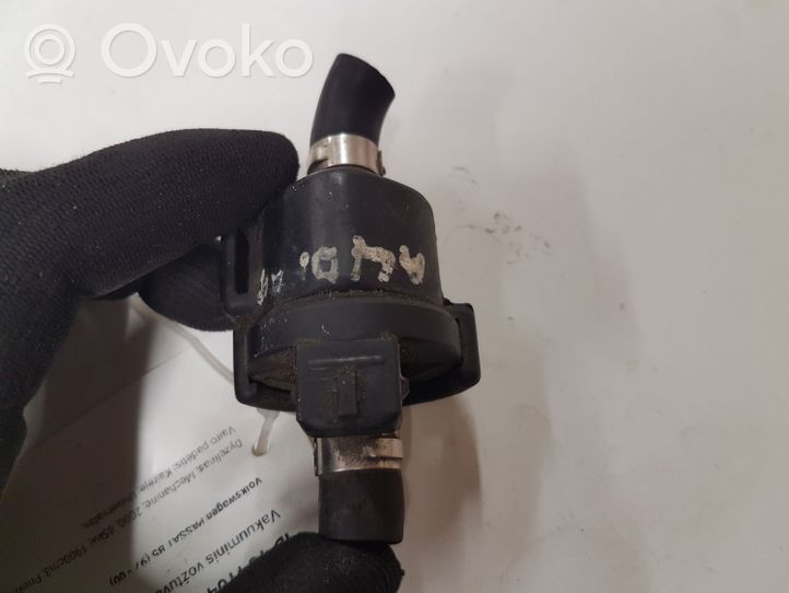 Volkswagen PASSAT B5 Vacuum valve 058133459