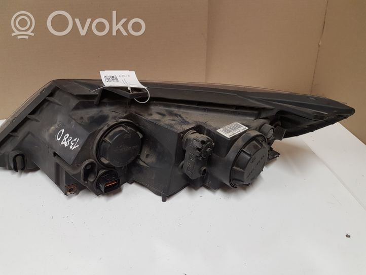 KIA Sorento Lampa przednia 921022P040