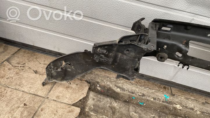 Volvo V50 Support de radiateur sur cadre face avant 