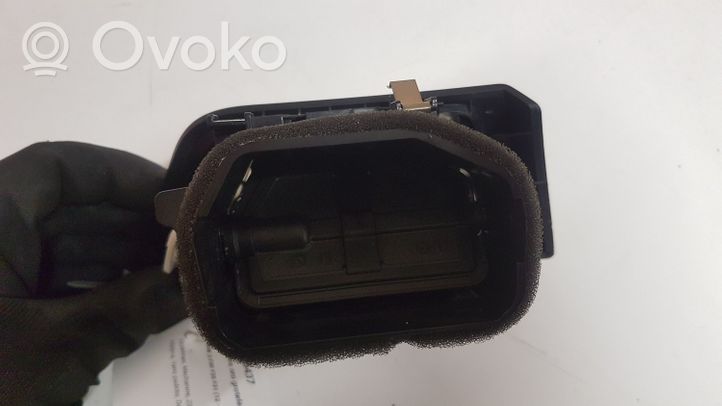 BMW 3 F30 F35 F31 Šoninės oro grotelės 925321808