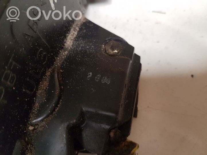 Toyota Avensis T250 Front door lock 2604