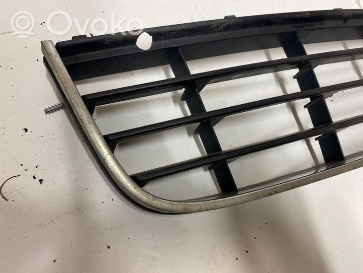 Volkswagen Jetta V Grille inférieure de pare-chocs avant 