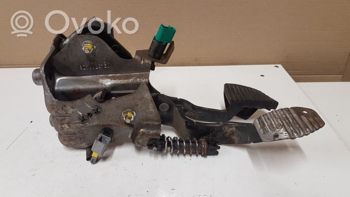 Citroen Berlingo Assemblage pédale 0943211408