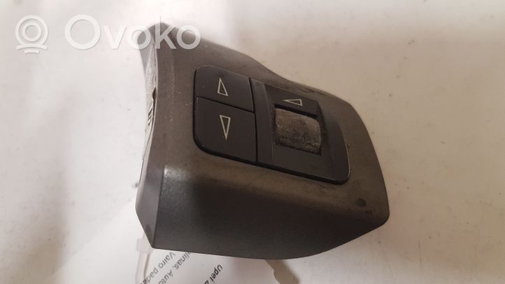 Opel Zafira B Boutons / interrupteurs volant 305260285057