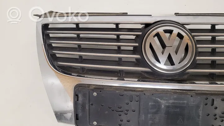 Volkswagen PASSAT B6 Front bumper upper radiator grill 3C0853651