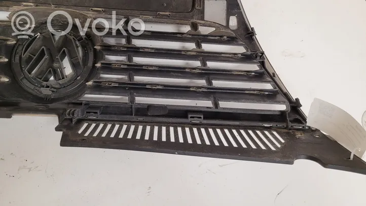 Volkswagen PASSAT B6 Grille calandre supérieure de pare-chocs avant 3C0853651