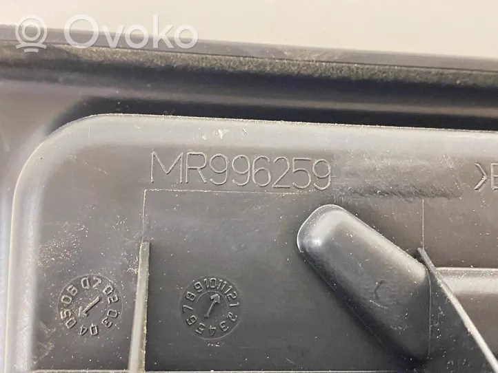 Mitsubishi Grandis Skrzynka narzędziowa MR996259