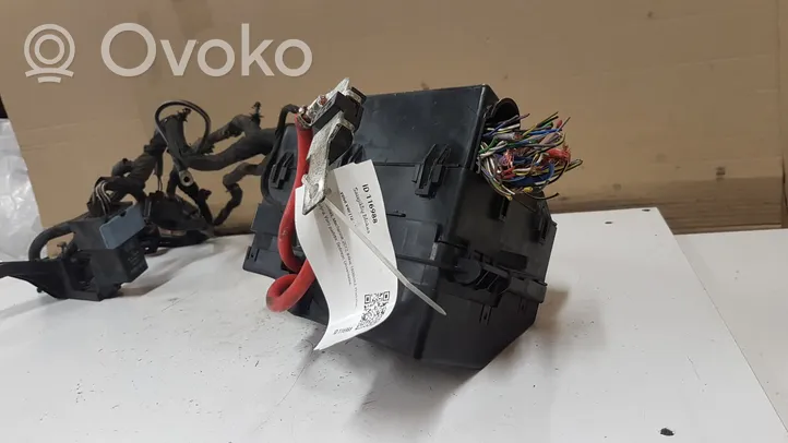 Volvo V40 Module de fusibles AV6T14A067AC