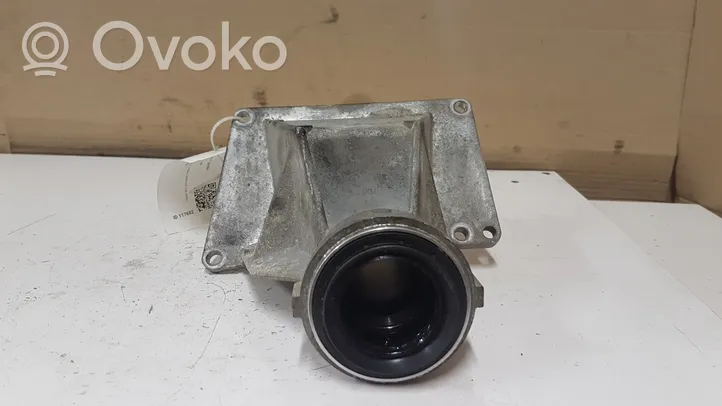 BMW 3 F30 F35 F31 Wspornik / Mocowanie łożyska podpory wału napędowego 7587862