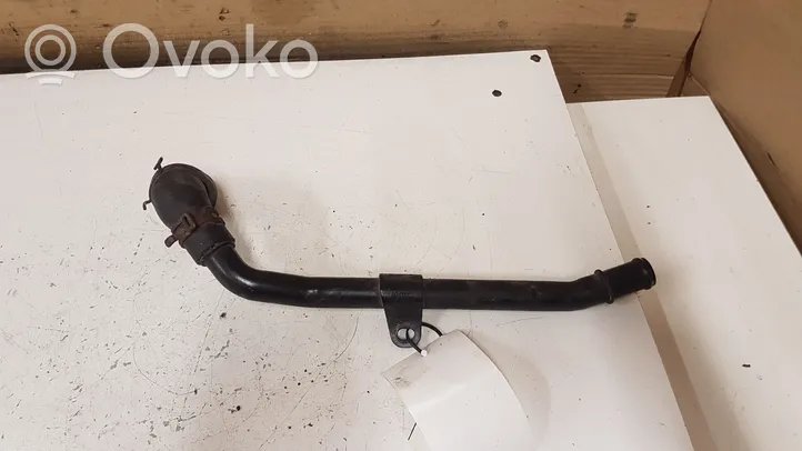 Volkswagen PASSAT B6 Tuyau de liquide de refroidissement moteur 06F121065J