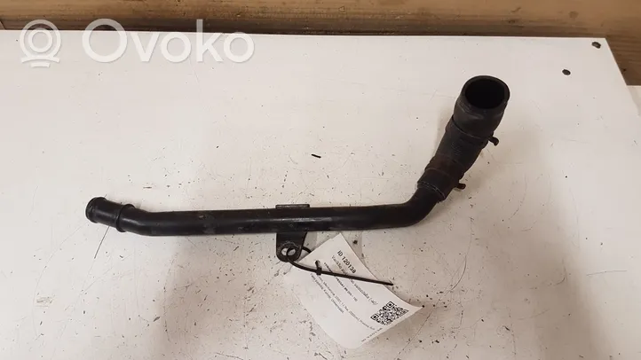 Volkswagen PASSAT B6 Tuyau de liquide de refroidissement moteur 06F121065J