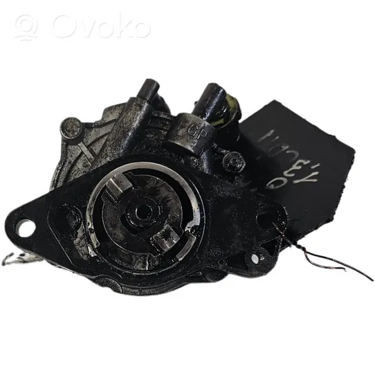 Opel Astra J Vacuum pump 