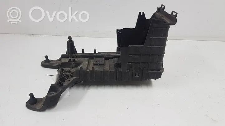 Volkswagen Golf VI Vassoio batteria 1K0915325A