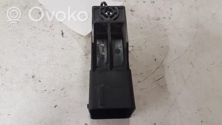 Volvo V60 Glow plug pre-heat relay 51299049