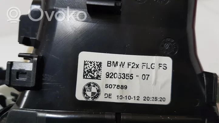 BMW 1 F20 F21 Kojelaudan sivutuuletussuuttimen kehys 