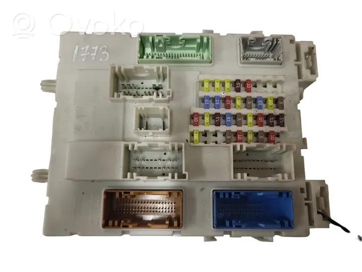 Ford Focus Module de fusibles AV6T9A340AAA