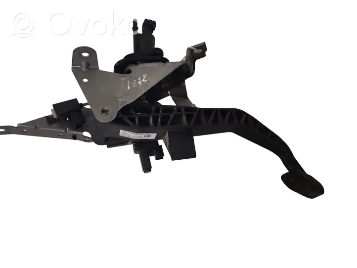 Ford C-MAX II Clutch pedal AV617B633CE