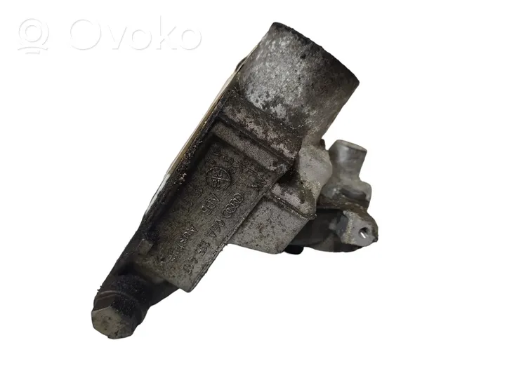 Volkswagen Golf V Supporto di montaggio del filtro dell’olio 06A115417