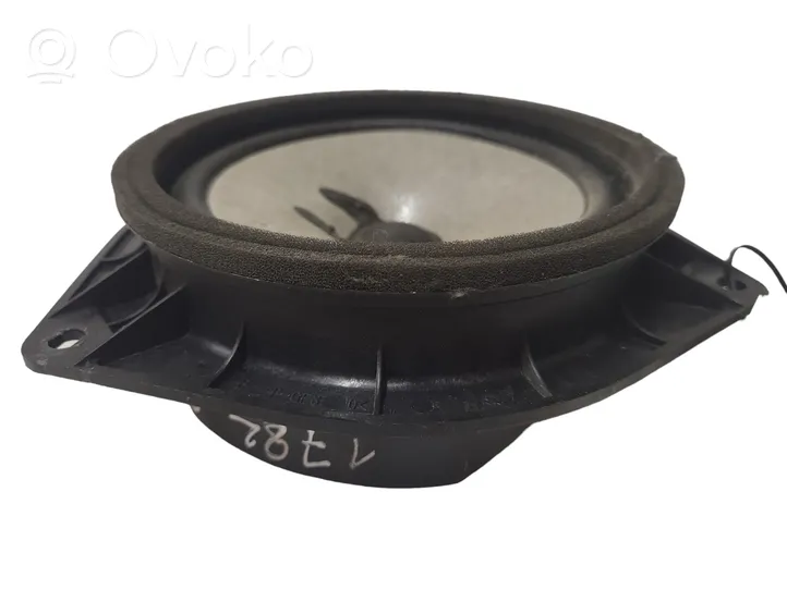 Toyota Corolla Verso E121 Altoparlante portiera anteriore 861600F020