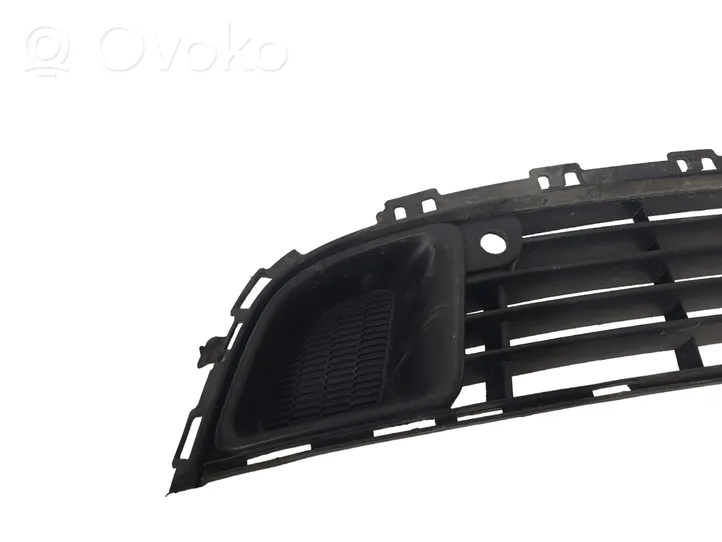 Citroen C5 Etupuskurin alempi jäähdytinsäleikkö 9681052677