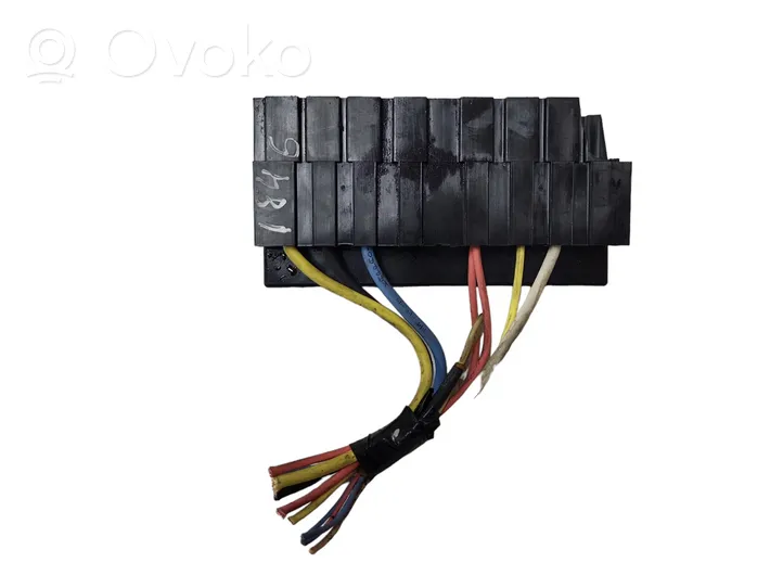 Peugeot 308 Module de fusibles 9636079380