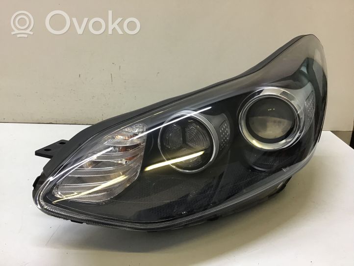 KIA Sportage Lampa przednia 92101F1130