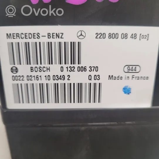 Mercedes-Benz S W220 Keskuslukituksen alipainepumppu 2208000848