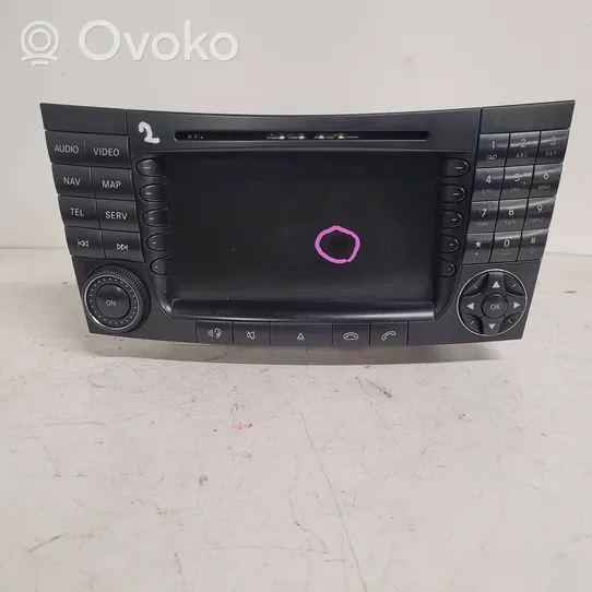 Mercedes-Benz E W211 Radio/CD/DVD/GPS-pääyksikkö A2118276242