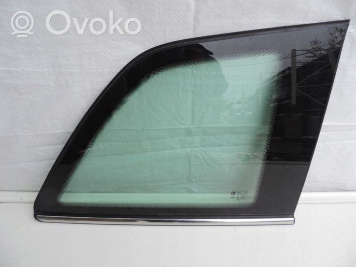 Opel Zafira B Rear side window/glass 