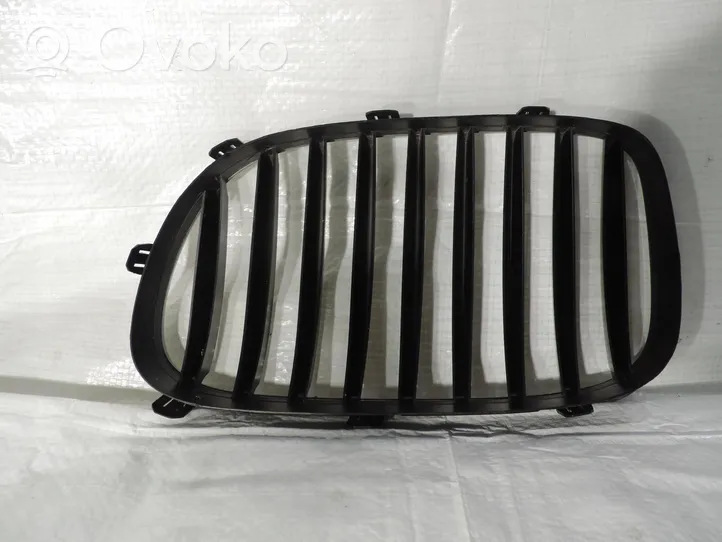 BMW 7 F01 F02 F03 F04 Grille calandre supérieure de pare-chocs avant 51137295298