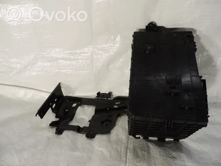 Opel Crossland X Support boîte de batterie 9801801880