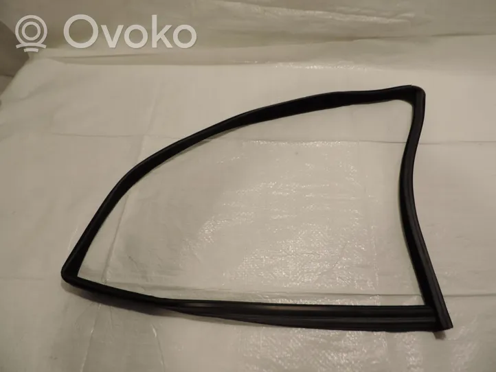 Opel Astra H Front door rubber seal 13290343