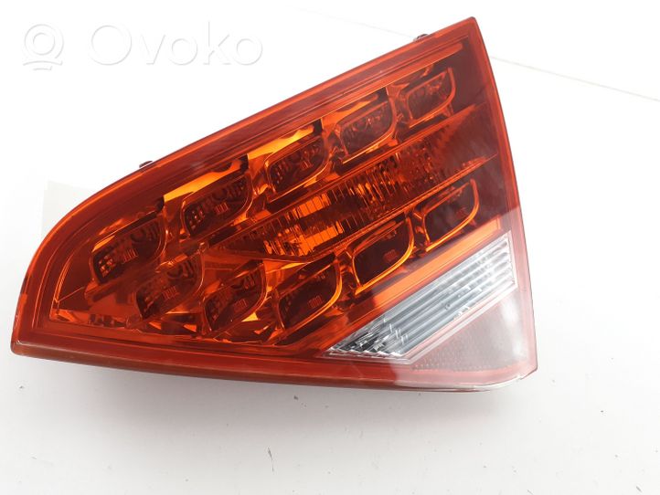 Audi S5 Lampy tylnej klapy bagażnika 8T0945094A