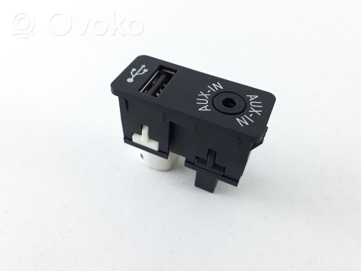 BMW 1 F20 F21 USB-pistokeliitin 9229246