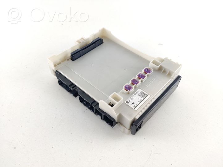 Toyota RAV 4 (XA50) Fuse module 8273042890A