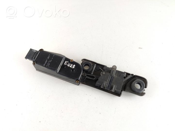 Audi A6 S6 C6 4F Takaluukun/tavaratilan luukun nostomoottori 4F9827383C