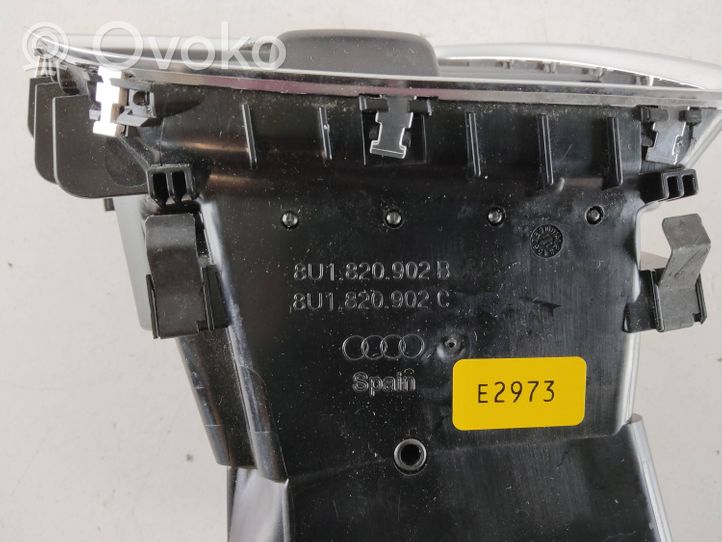 Audi Q3 8U Kojelaudan sivutuuletussuuttimen kehys 8U1820902B
