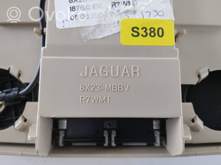 Jaguar XF Priekinių vietų apšvietimo žibintas 8X23MBBV