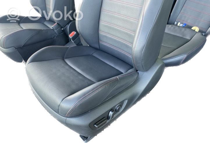 Toyota RAV 4 (XA50) Sitze und Türverkleidungen komplett 
