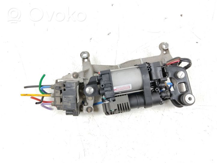 Porsche Cayenne (92A) Compresseur / pompe à suspension pneumatique 95835890300