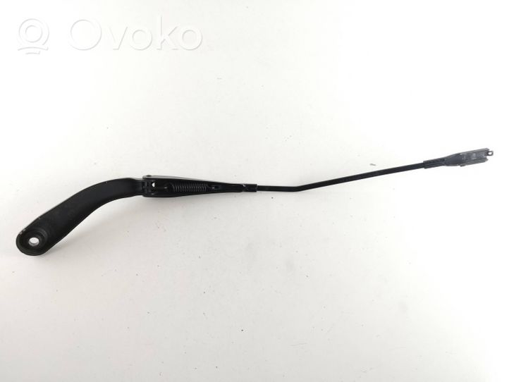 BMW M3 F80 Priekinio stiklo valytuvų kojelė 7260474